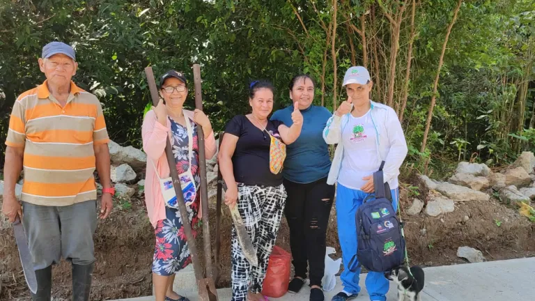 Reforestación en la Amazonía colombiana: Mujeres Guardianas del Agua lideran el cambio