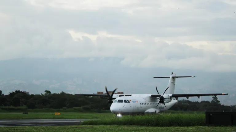 Alcalde de Medellín propone trasladar operaciones del Aeropuerto Olaya Herrera