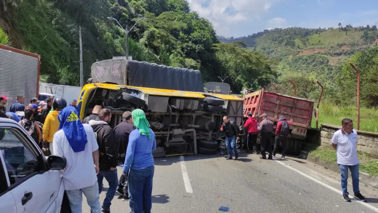 Accidente autopista Medellín-Bogotá: Heridos, muertos y cierres