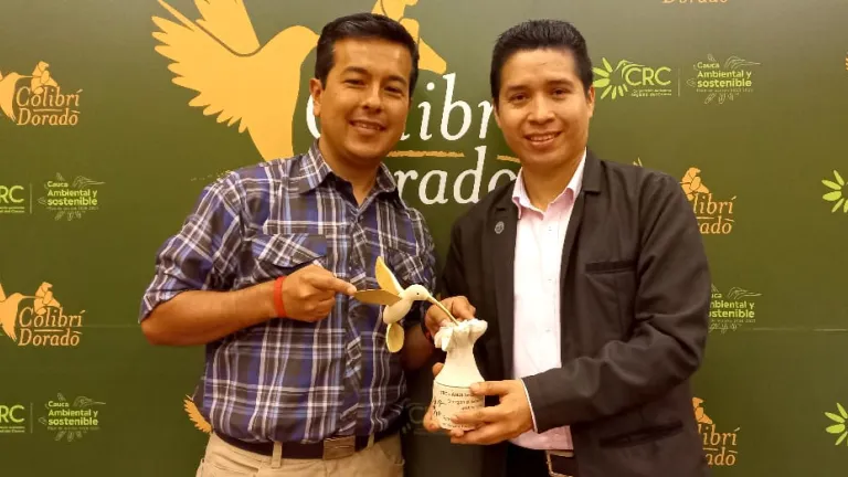 Periodistas de Radio Nacional premio de periodismo ambiental | 'Colibrí Dorado'