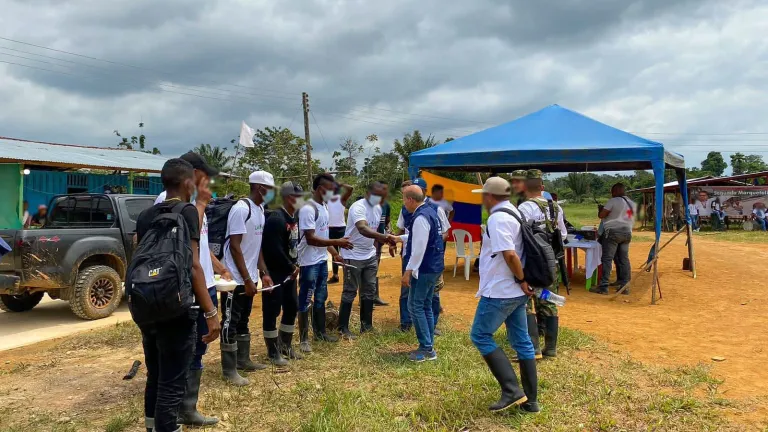 Disidencias de las Farc liberaron a 16 personas de otro grupo armado 