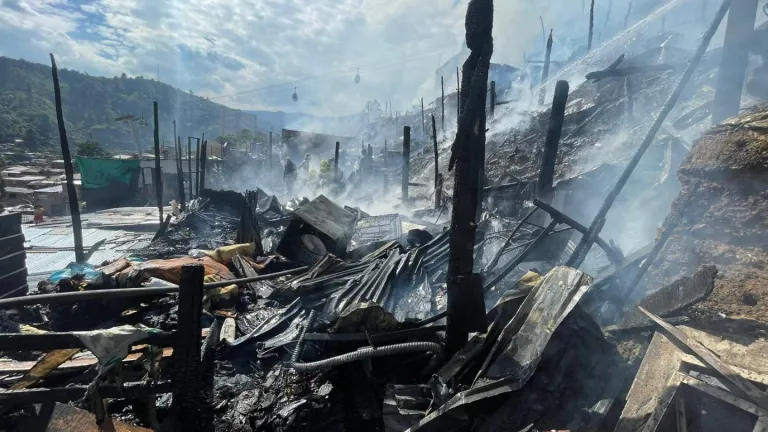Incendio en Medellín: familias afectadas reciben apoyo de autoridades