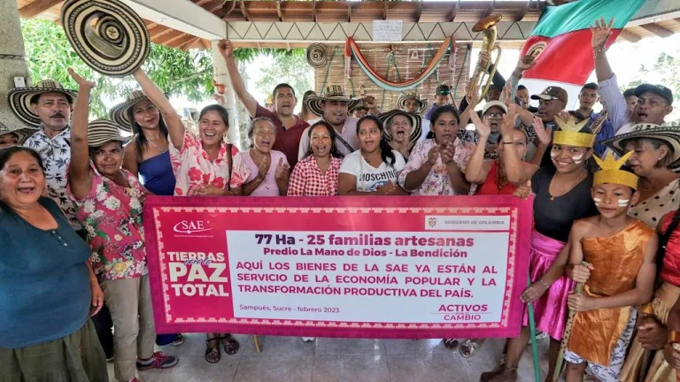 Entrega de tierras para la paz total 2023 en San Benito Abad 