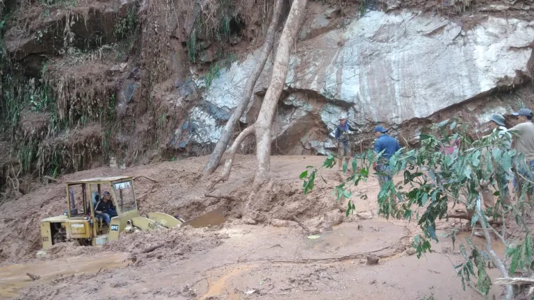 Vía San Vicente del Caguán - Neiva está cerrada 