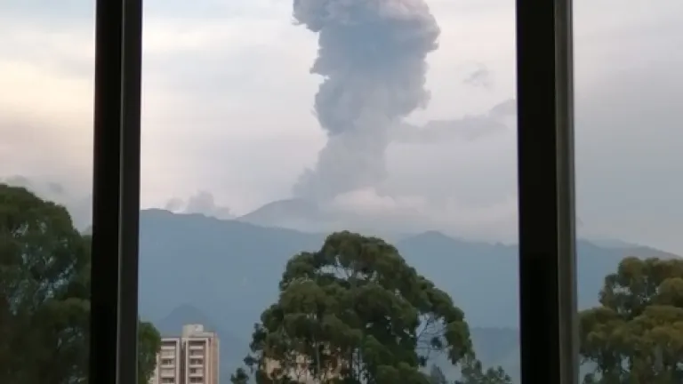 Volcán Nevado del Ruiz sigue registrando cambios en su comportamiento