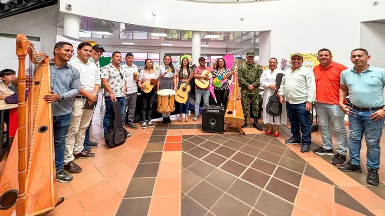 Instrumentos musicales para la paz en San Vicente del Caguán