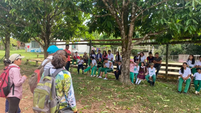 Convocatoria docente en Colombia: educación para la paz