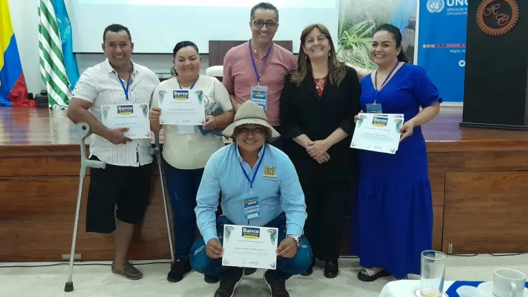 Ayer 7 días anteriores 30 días anteriores enero Renovar Plus  ChatGPT  Compartir  User Tú dijiste: me ayudas a corregir este lead por favor:  De la mano de organizaciones sociales hogares campesinos hoy le apuestan al cultivo de cítricos en zonas que fuer