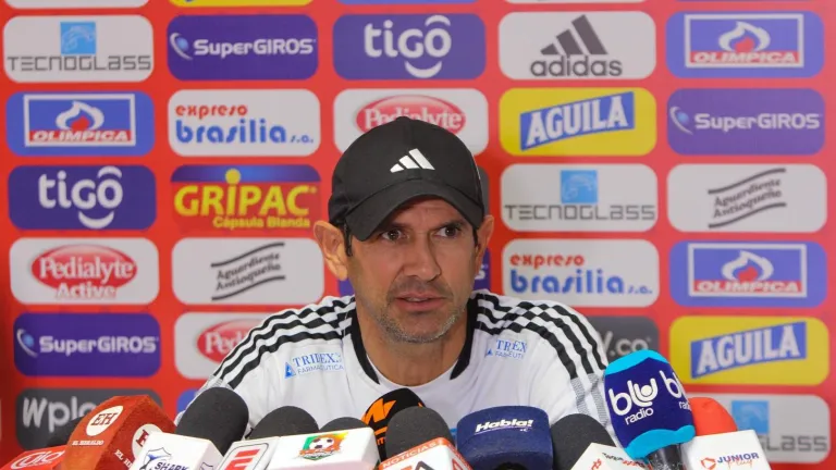 Arturo Reyes dejó de ser el director técnico de Junior