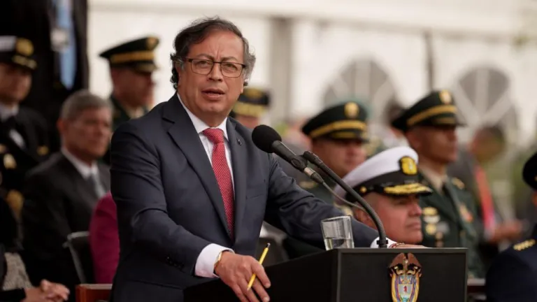 Paramilitarismo en Colombia: Petro pide concluir proceso de paz