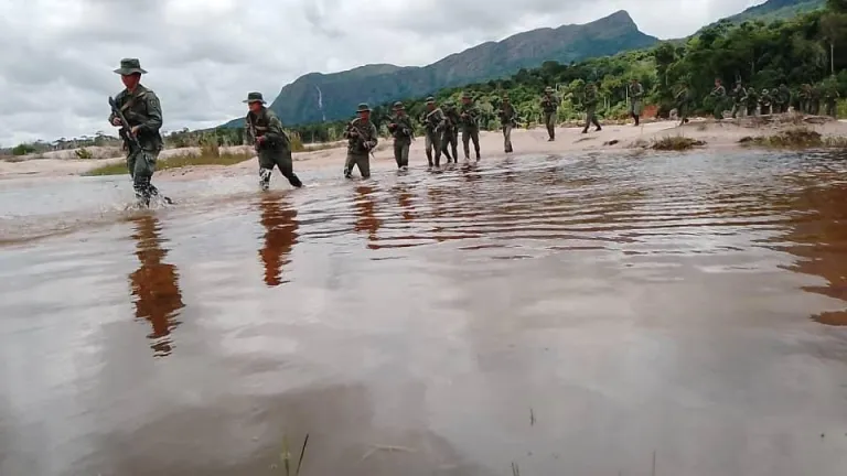 Enfrentamiento entre Fuerza Armada Venezolana e indígenas en frontera con Colombia por minería ilegal