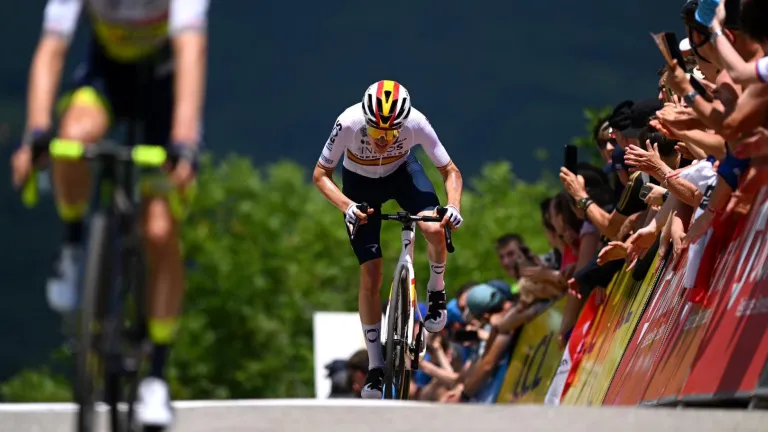 Carlos Rodríguez, sorpresa del Tour de Francia 2023, lucha por el podio junto a Egan Bernal
