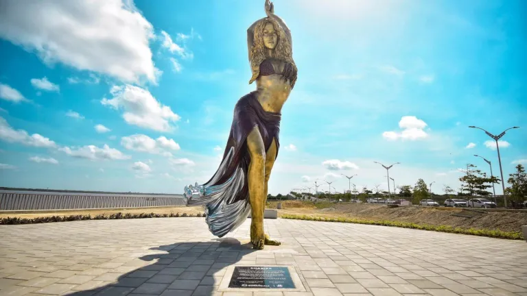 Shakira reaccionó ante su escultura en el Malecón de Barranquilla