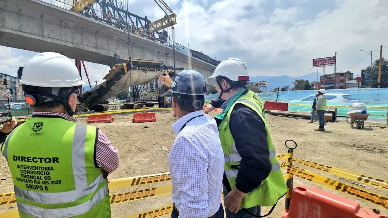 Estructura del puente de la Calle 100 con Av. Suba colapsa en Bogotá