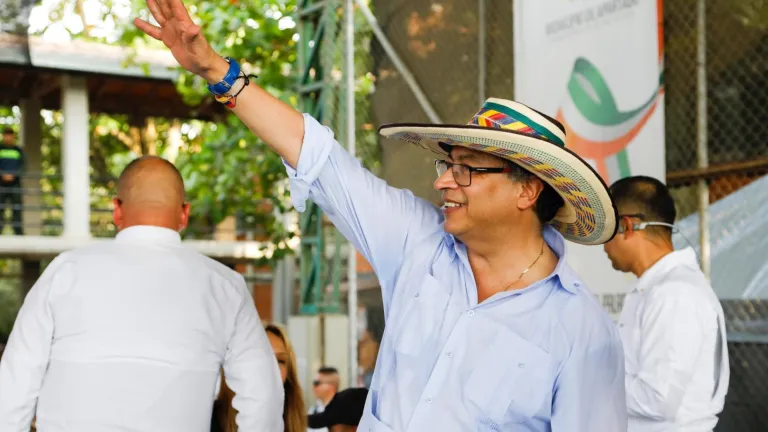 "Si se puede, voy a invitar a Mancuso a mi oficina": presidente Petro