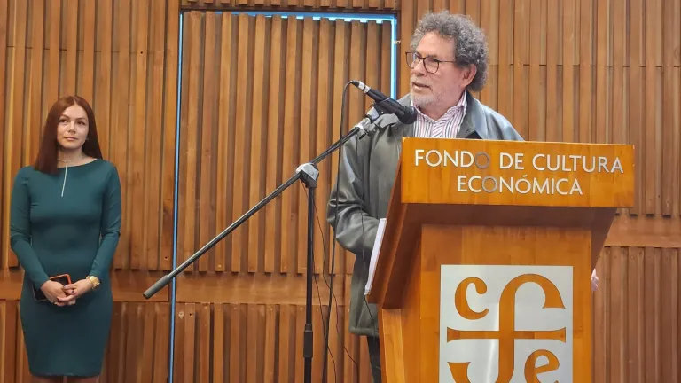 Pastor Alape pide perdón a una víctima de mina antipersonal
