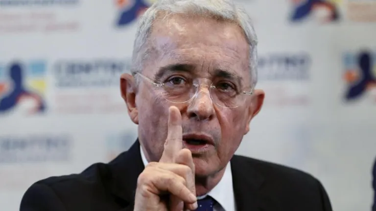 Hoy será acusado el expresidente Álvaro Uribe