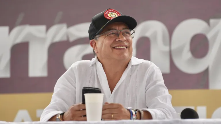 "Quisieron bañarme con corrupción, lo han buscado hace dos años y no han podido": Presidente Petro desde Cartagena