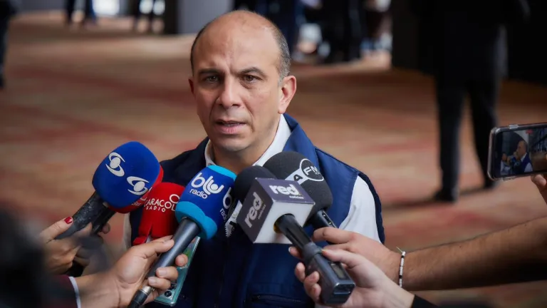 Defensor del Pueblo, Carlos Camargo Assis, presentó formalmente su renuncia