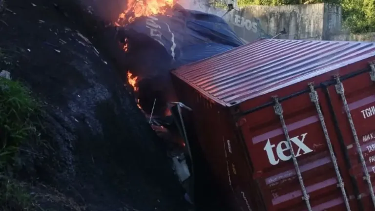 Cerrado el paso entre La Línea y el Eje Cafetero