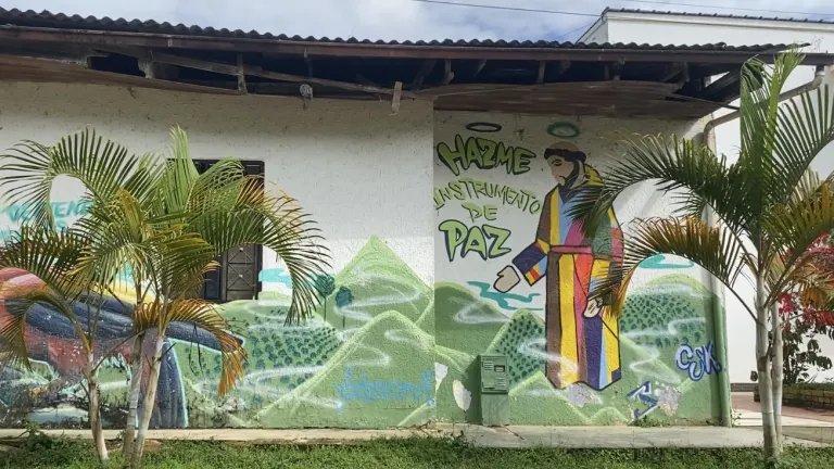 Comunidad de San Adolfo resiste por la paz