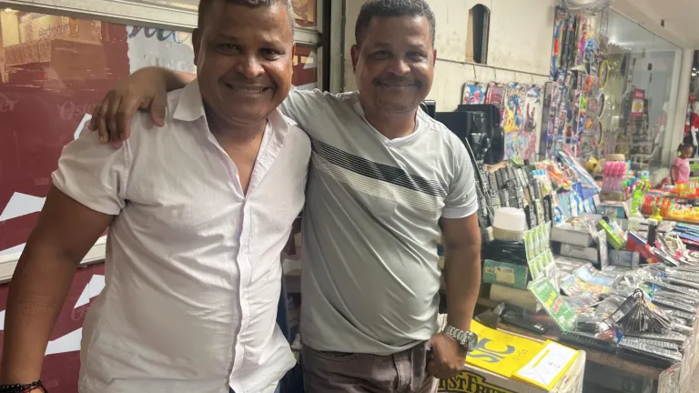 Los gemelos Aguirre, de su vida al comercio informal en Valledupar