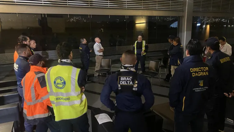Aún intentan entrar a la zona donde se encontraría la aeronave extraviada desde ayer en Antioquia