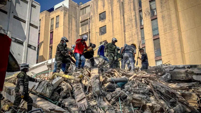 Decretan tres días de duelo por las víctimas del terremoto en Colombia 