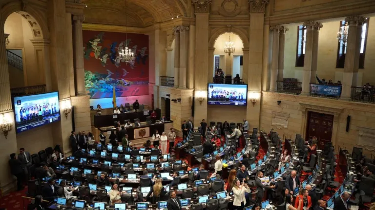 Cámara suspende trámite legislativo por Miguel Uribe