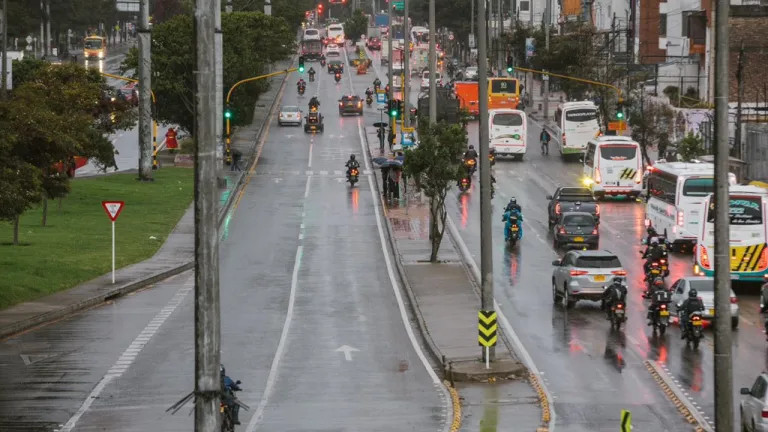 Pico y placa Bogotá HOY 23 julio 2025 particulares y taxis 