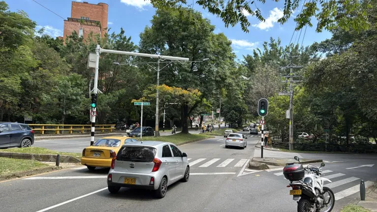 Pico y placa Medellín HOY lunes 21 julio 2025 particulares y taxis 