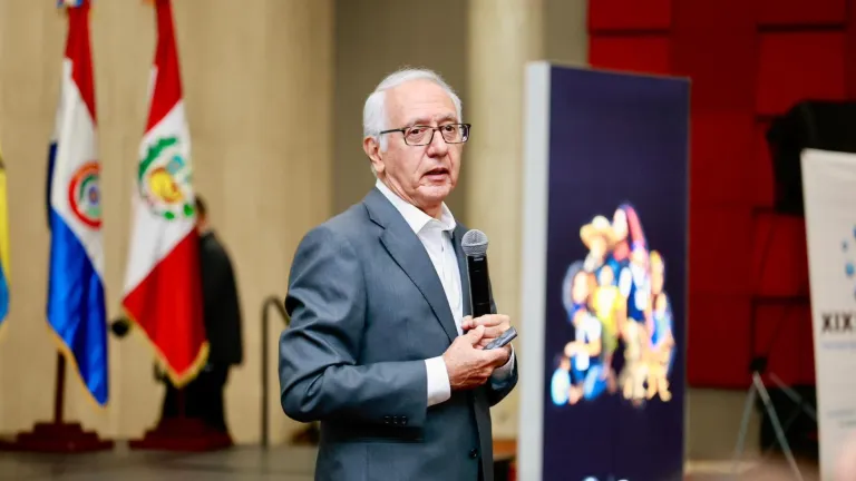 Ministro salud cuestionó trabas debate reforma salud 2025