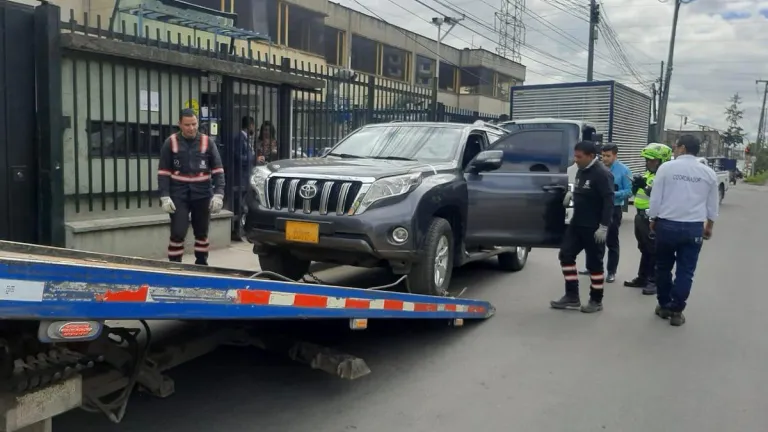 Pico y placa HOY Bogotá 9 julio 2025 particulares y taxis 