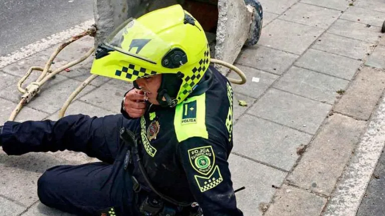 Un video difundido en redes muestra el momento del incidente cerca de la calle 116. Denuncian posibles fallas en señalización y protección para peatones.