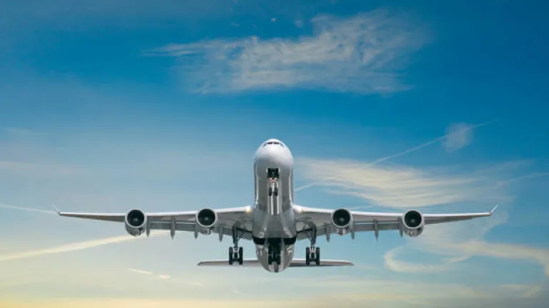 Hombre intentó desviar vuelo en México