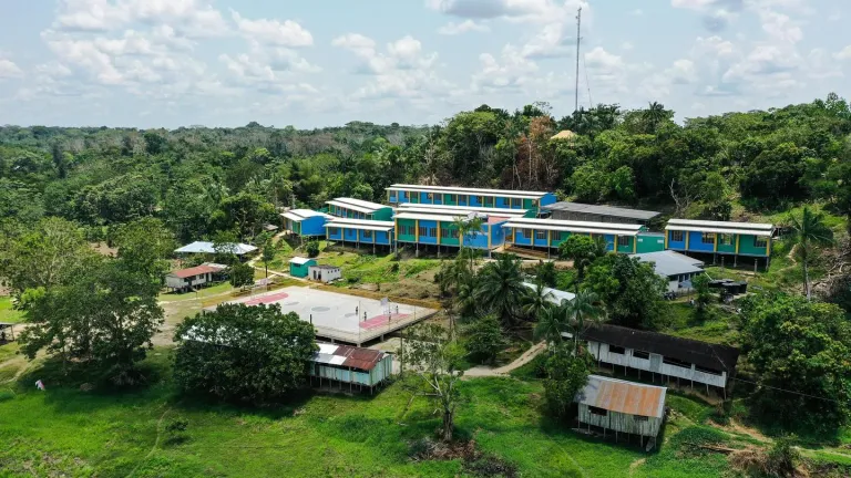 Amazonas: MinEducación entregó colegio que beneficia a resguardos indígenas
