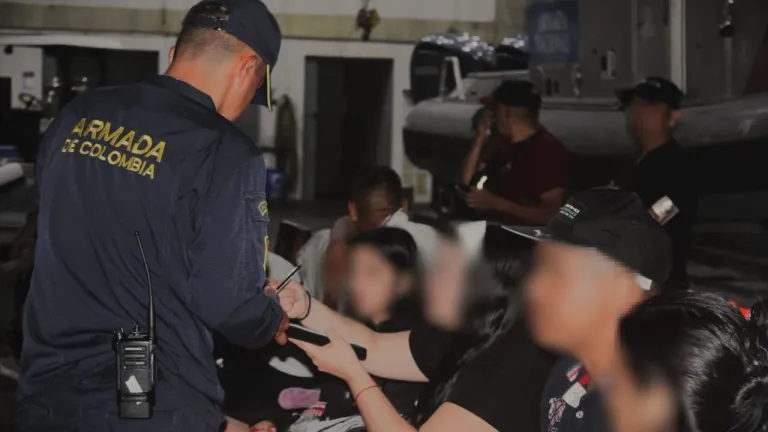 Armada de Colombia rescata 21 migrantes irregulares en San Andrés