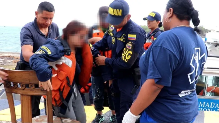 En Aguas de San Andrés continúa la búsqueda de 4 personas desaparecidas tras un naufragio.