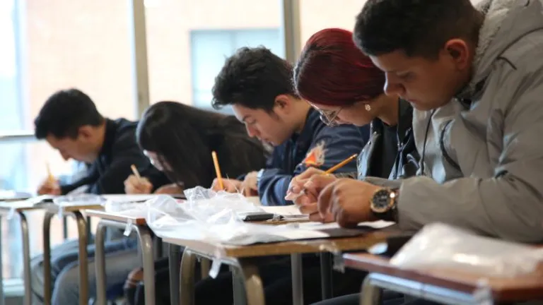 Inversión en educación superior triplica gobiernos anteriores