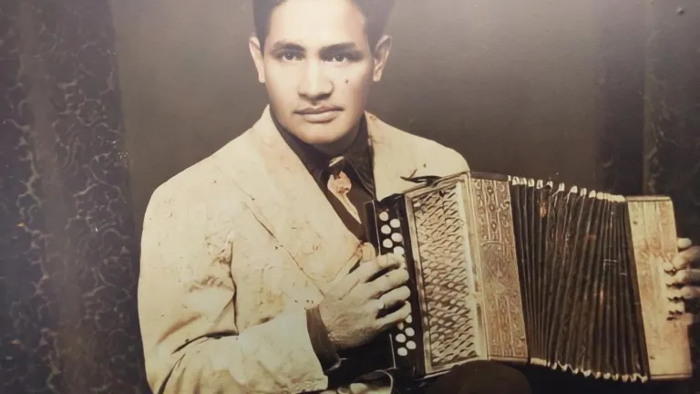 Luis Enrique Martínez el "pollo vallenato": 100 años de su nacimiento | vida y obra
