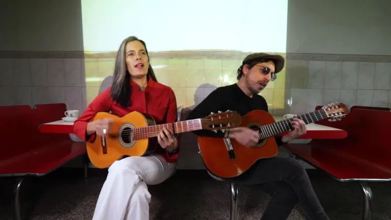 Descarga música gratis: 'El rosario de mi madre', Mónica Giraldo y Pantoja