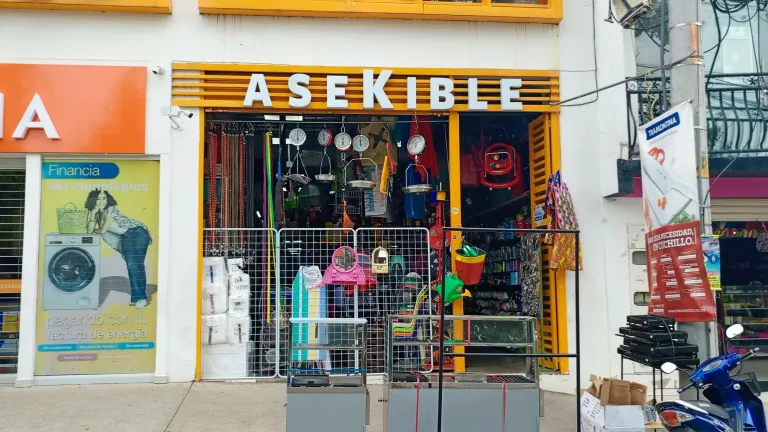 Entre cacharros, vajillas, papelerías y tradición comercial: la cacharrería