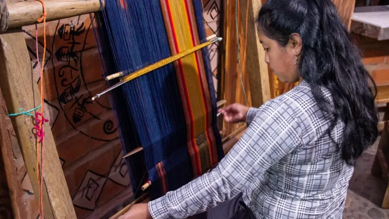 Artesanías colombinas: Tejido en guanga en Nariño