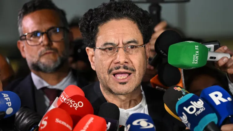 Iván Cepeda mantendría las políticas de Gustavo Petro