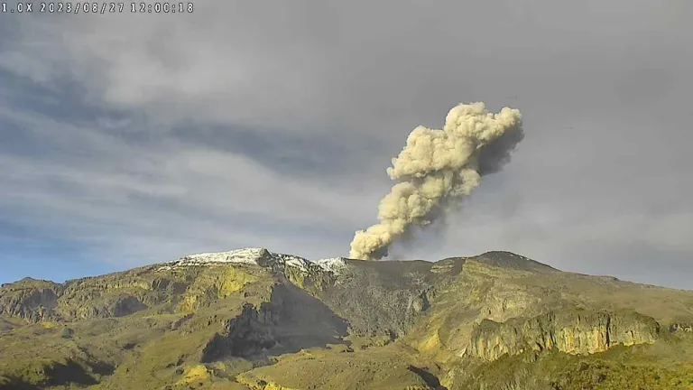 Nevado del Ruiz hoy: cae cenizas en Manizales