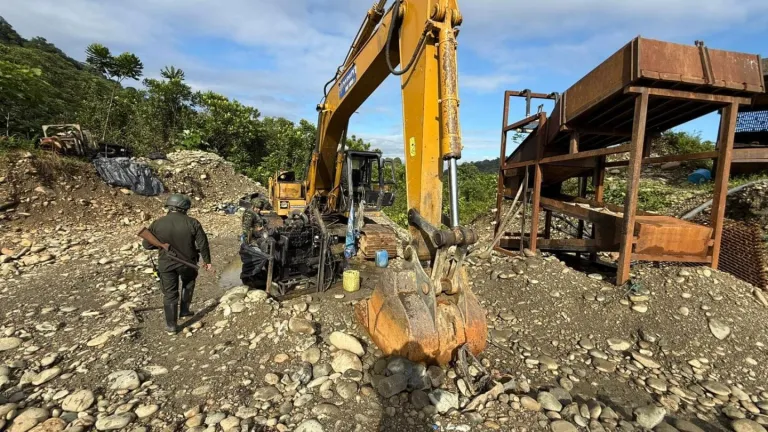 Buenaventura: Golpe a la minería ilegal que extraía oro y financiaba grupo armado