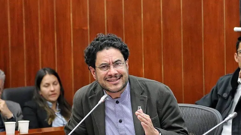 Iván Cepeda diálogo con el empresariado
