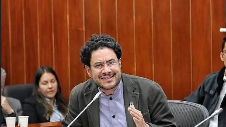 Iván Cepeda anuncia desobediencia pacífica