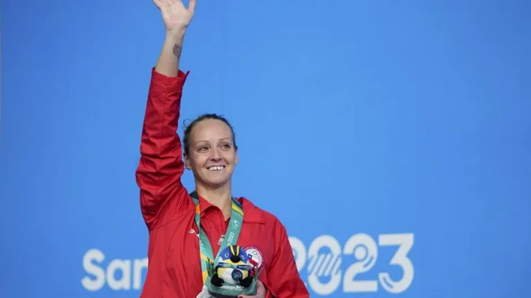 Köbrich alcanza sexta medalla panamericana a los 38 años en natación