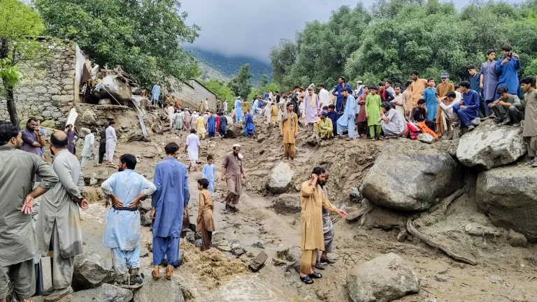Pakistán reporta casi 200 muertos tras fuertes lluvias
